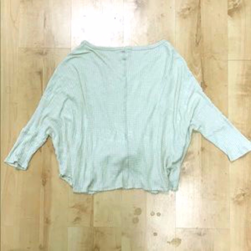 Thermal Knit Slouch, Vneck, Button-front Top LARGE - Picture 2 of 2